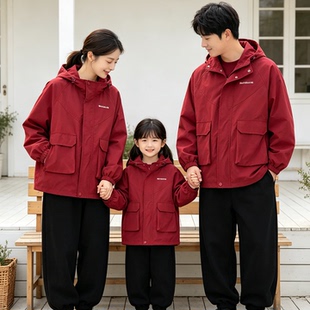 一家三四口新年亲子装红色连帽外套母子母女冲锋衣加厚棉服套装潮