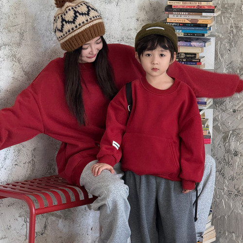 新年亲子装秋冬一家三四口母子女装男女童圆领宽松红色加绒卫衣潮