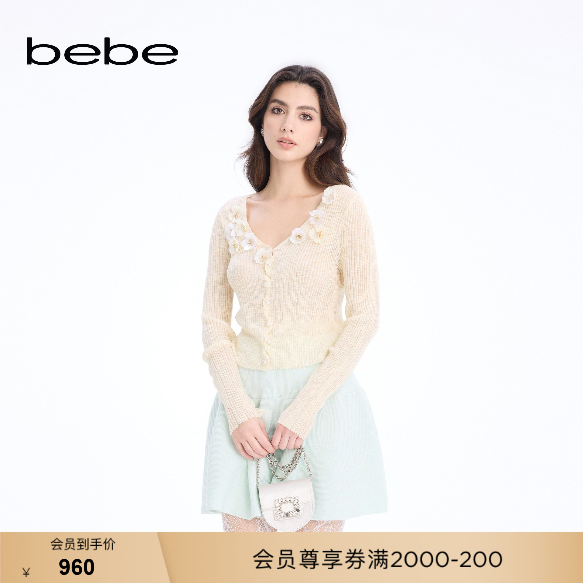 bebe2026春季新款女士重工立体花朵装饰V领长袖针织开衫130603图片