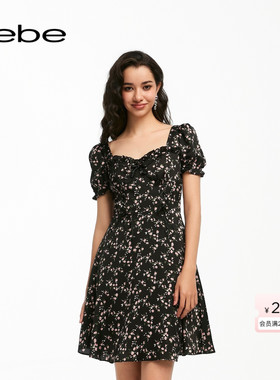 bebe夏季系列短款芭蕾风绑带心形领泡泡袖印花连衣裙250014