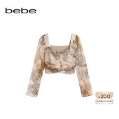 bebe春夏系列女士气质方领链条缀饰印花雪纺衫 上衣180102