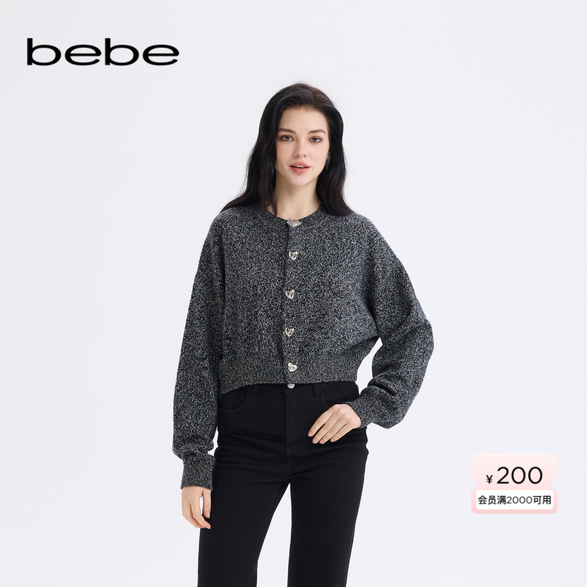 bebe2025秋冬新款女士气质风圆领爱心纽扣缀饰绵羊毛开衫430608