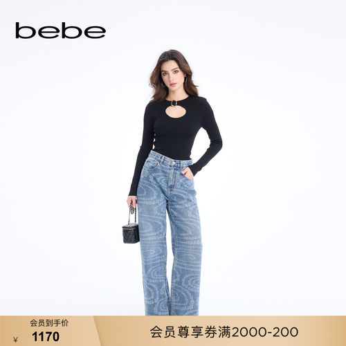 bebe2026新款女士含棉智性风印花纹理精致拖地牛仔裤111008