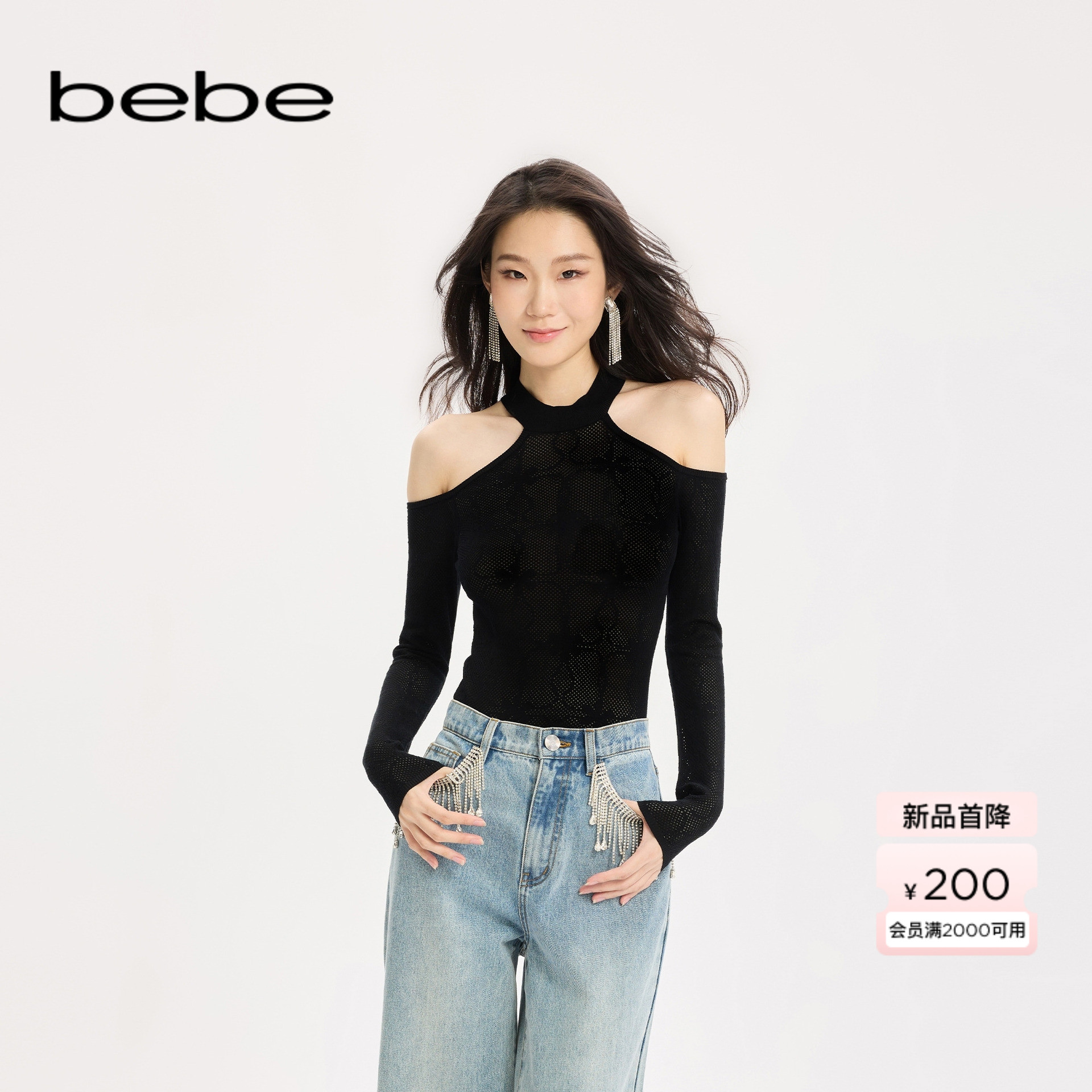 bebe2025秋季新款女士含羊毛圆领露肩设计修身针织上衣330512