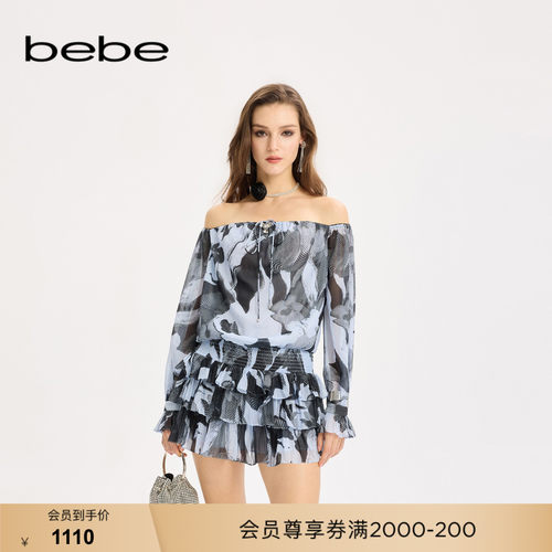 bebe女士甜酷风印花雪纺一字肩设计显瘦蛋糕裙350017