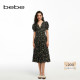 bebe夏季 系列V领中长款 碎花印花连衣裙250013