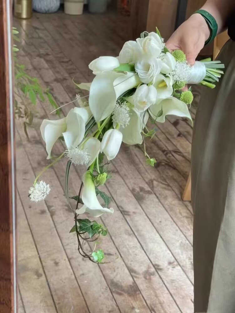 新娘手捧花仿真马蹄莲求婚把束高级感郁金香结婚领证登记仿真花束