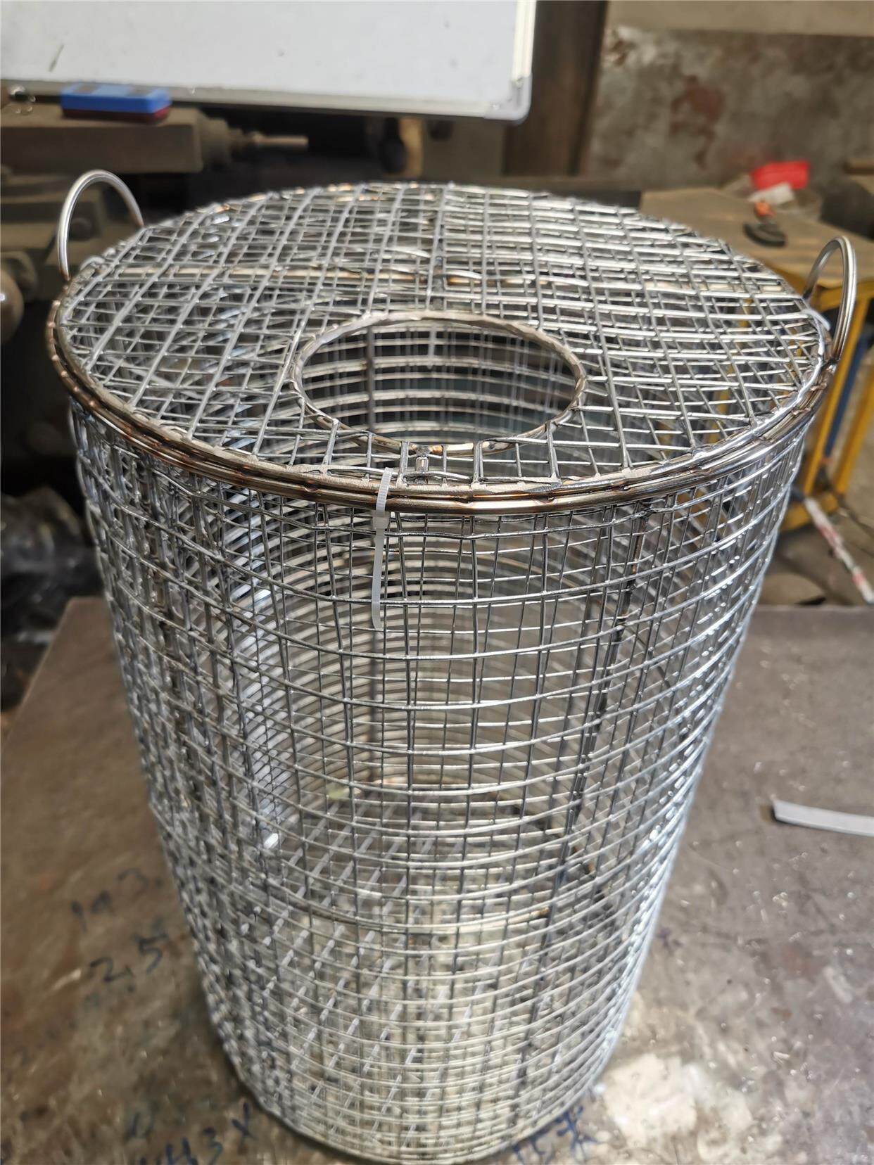 电焊网污水泵防护罩 不锈钢外框热镀锌水泵笼潜水泵笼 泵罩子定制