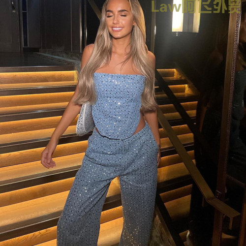 Sexybacklessslimwomen'ssatindr