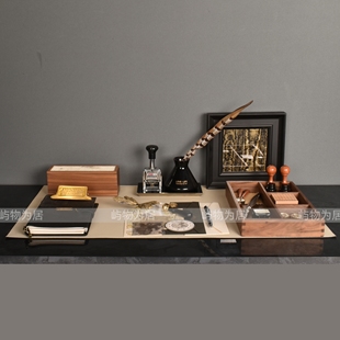 架空层样板间书房长书桌阅读书信印章火漆桌垫饰品摆件