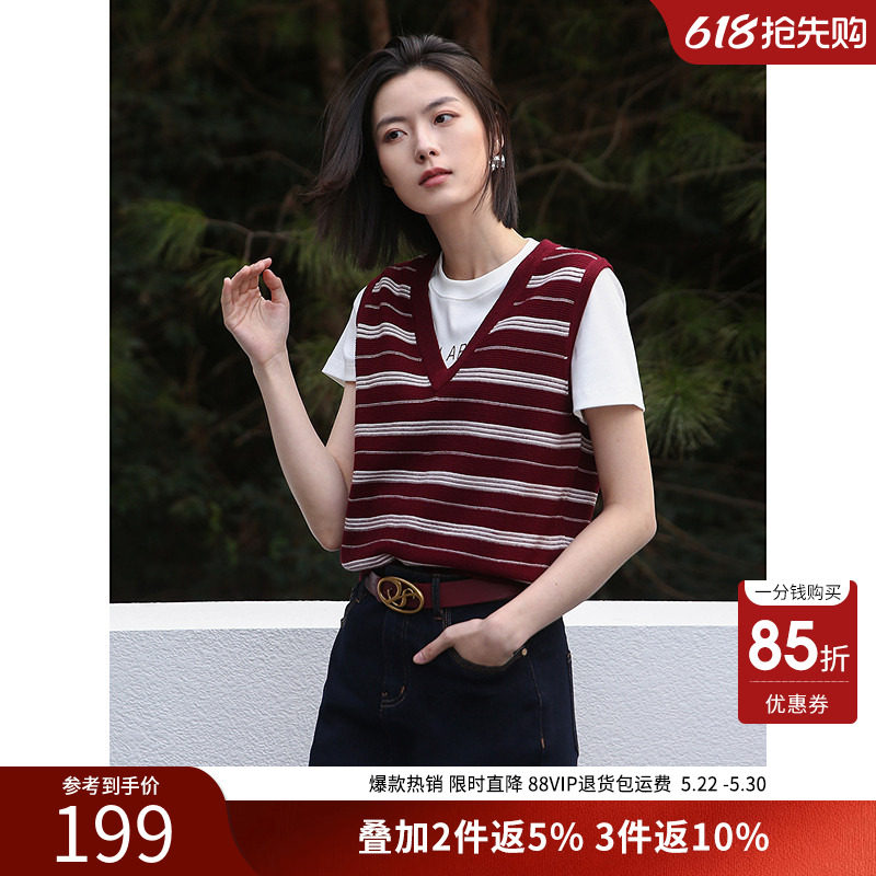 衣香丽影红色条纹针织背心女2026年春装新款V领羊毛上衣150221502
