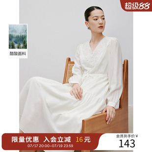 衣香丽影新中式国风连衣裙女2026年春装新款气质白色刺绣蛋糕裙子