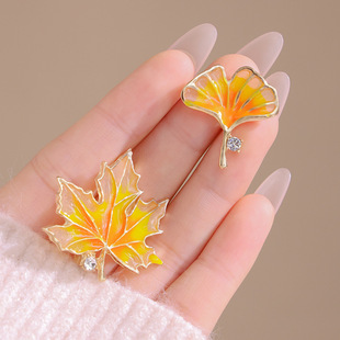 胸针防走光枫叶别针女设计感胸花西装固定衣服配饰法式西服高档扣