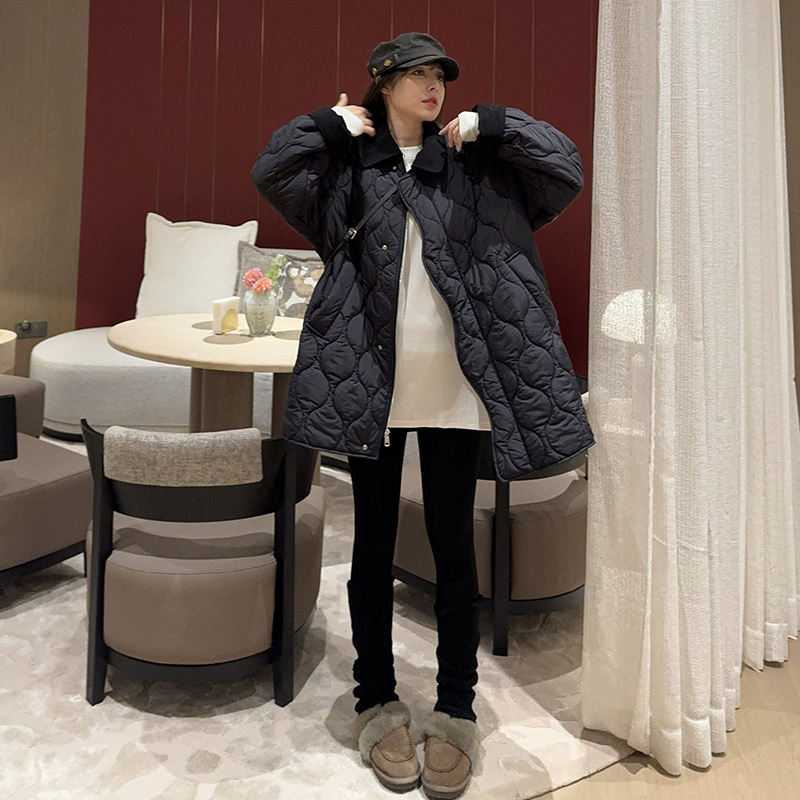 孕妇中长款撞色时尚棉衣孕期穿搭