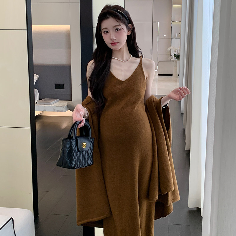 优雅孕妇装秋冬装针织裙套装2025新款慵懒风蝙蝠外套吊带连衣裙女