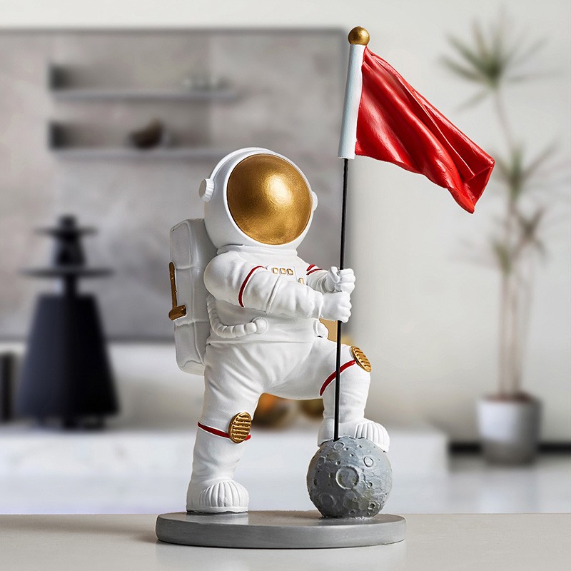 轻奢宇航员树脂电镀桌面摆件