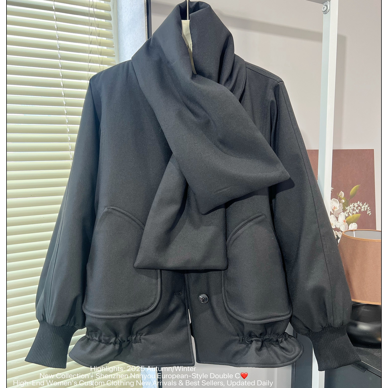 25围巾领鹅绒灯笼袖花边百褶外套