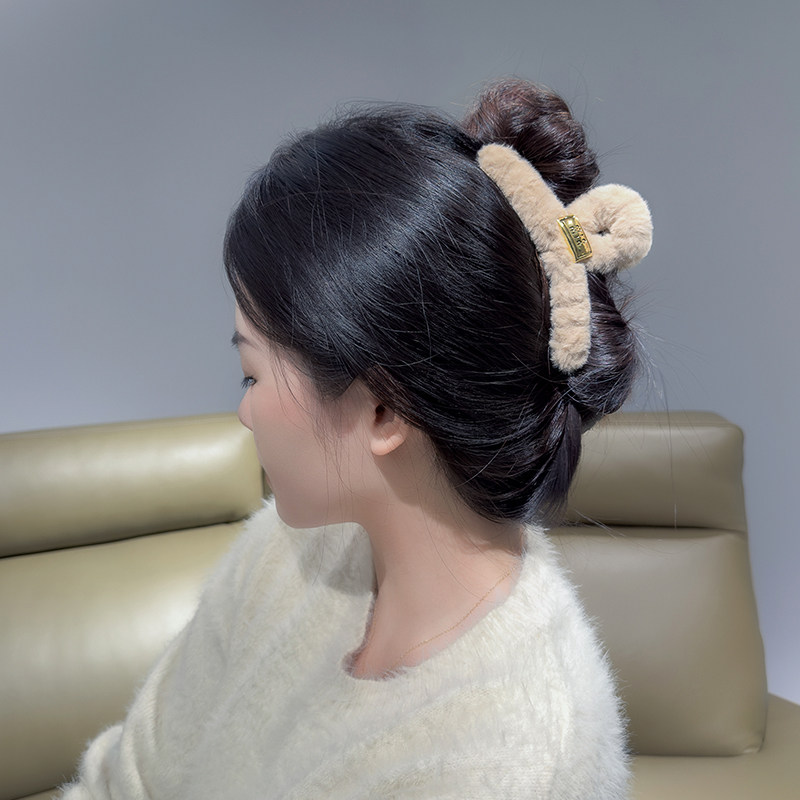 eicini艾西尼毛绒抓夹大号发夹女后脑勺盘发鲨鱼夹新款高级感发饰