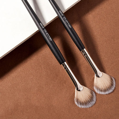 1PC Loose Powder Brush Makeup Brush Black Handle Blush Brush