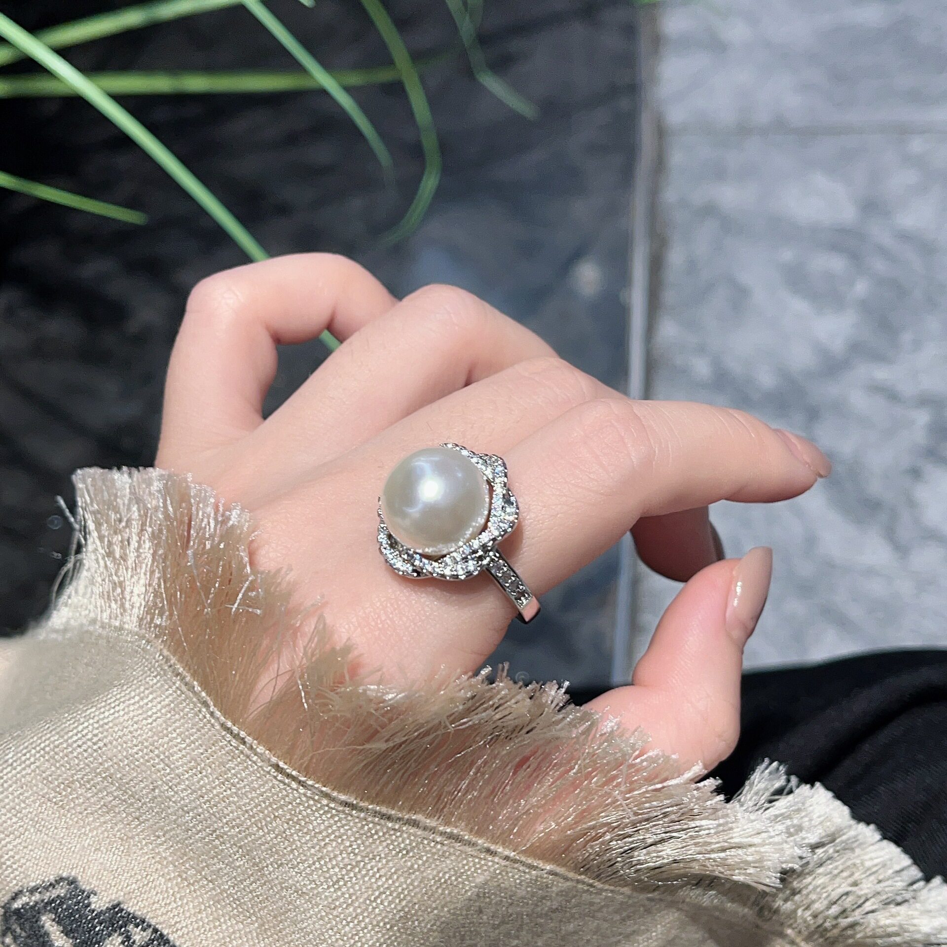 澳白珍珠花瓣满钻戒指 法式轻奢高级感开口可调节气质复古指环女