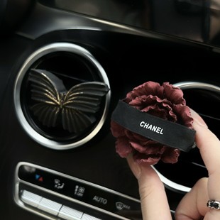 枯叶玫瑰暗红小香风车载香薰出风口夹高级汽车用品车内香水蝴蝶款
