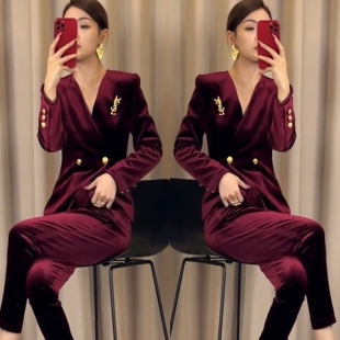 2025秋季网红新款丝绒西装套装女气质红色职业显瘦外套高腰小脚裤