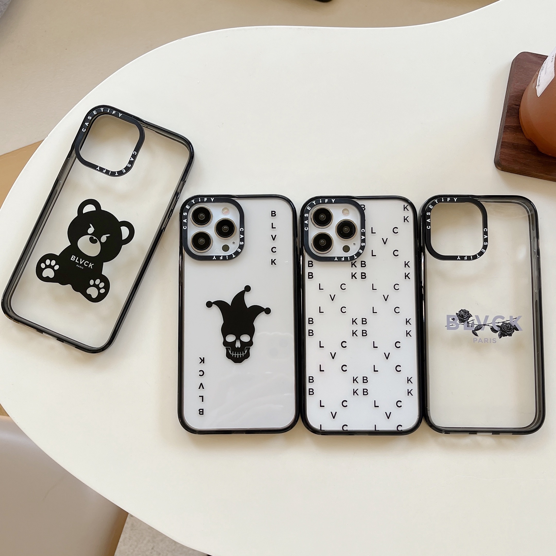 BLVCK LOGO小熊骷髅黑色玫瑰适用苹果15Pro亚克力iPhone14PromaxCASE明星同款12promax潮11/13pro防摔保护套