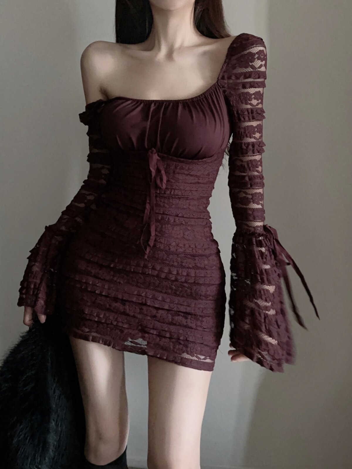아메리칸 레트로 스퀘어 넥 플리츠 디자인 슬림한 힙 포옹 짧은 스커트 섹시한 핫걸 벨 슬리브 섹시 힙 ??포옹 드레스