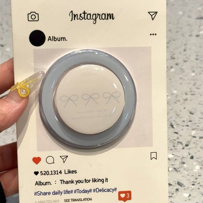 简约ins英文蝴蝶结磁吸支架适用MagSafe手机强力吸附桌面懒人支架