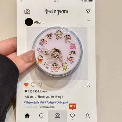 粉底蜡笔小新时钟旋转磁吸支架适用MagSafe手机强力吸附桌面懒人