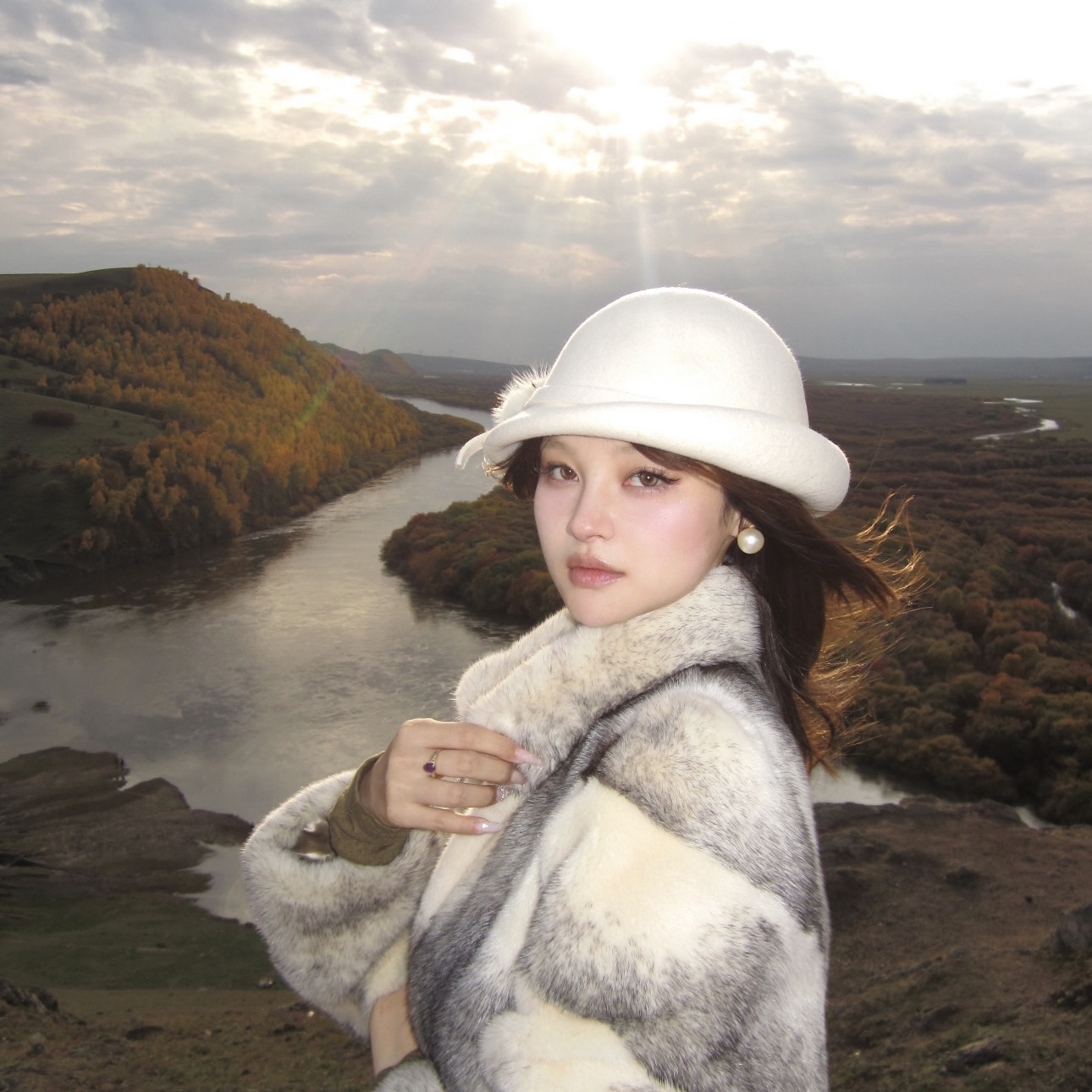 法式貂毛球蝴蝶结贝雷帽子女秋冬澳洲羊毛毡帽盆帽显脸小出游逛街