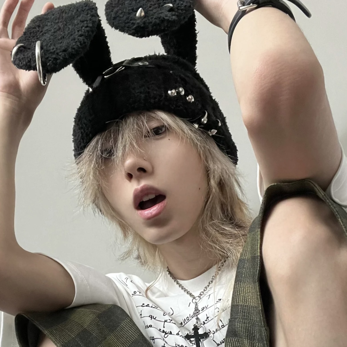 兔耳朵秋冬款原创铆钉皮扣圆环黑色针织毛线帽亚文化y2k朋克帽子