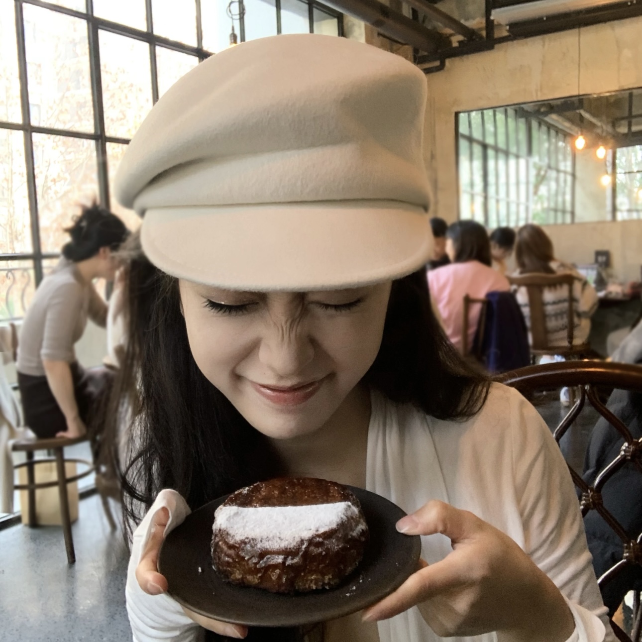 法式富家千金贵妇白色纯羊毛报童帽女秋冬季显脸小不规则贝雷帽子