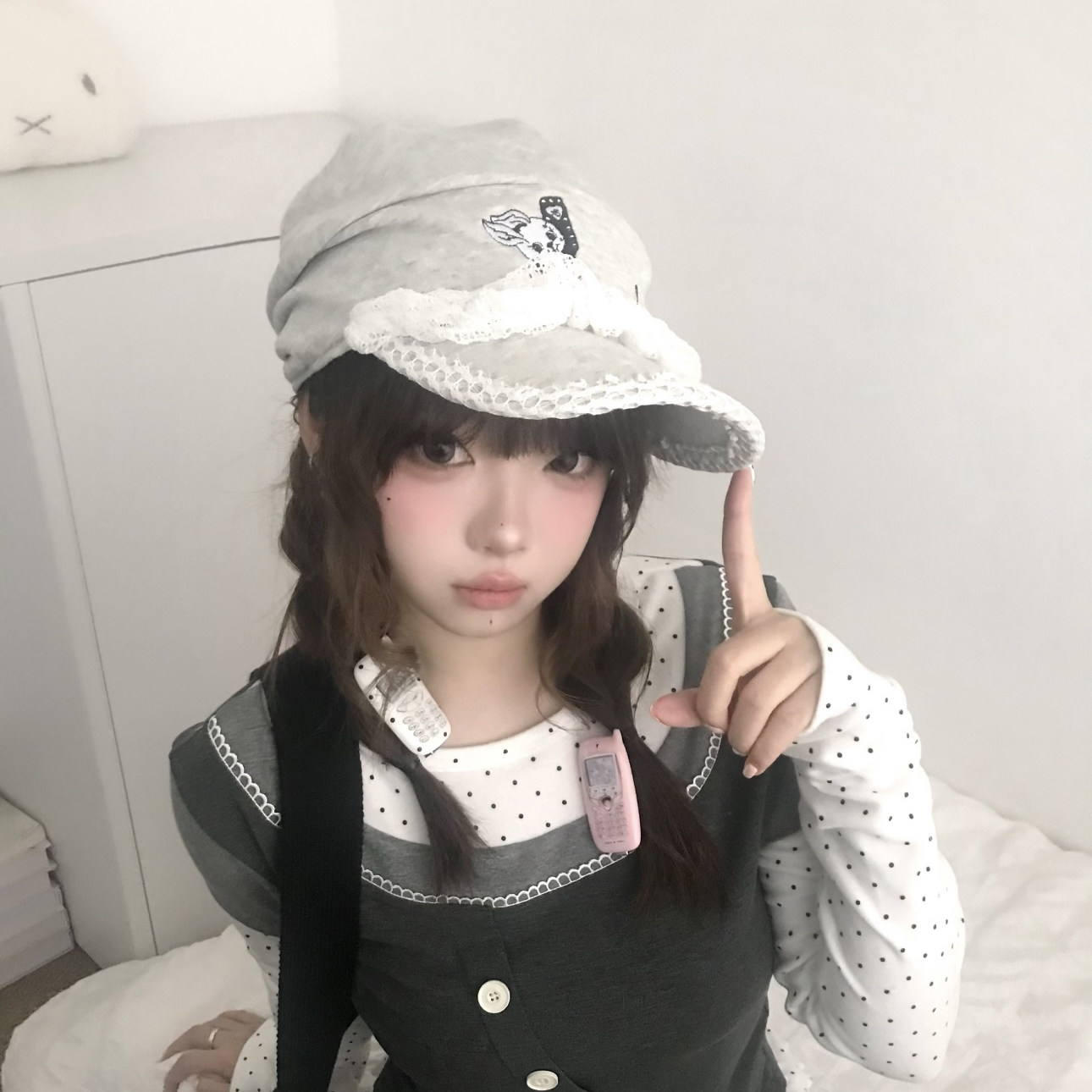 韩系可爱趣味灰色刺绣八角帽女春秋弯檐卡通百搭显脸小贝雷帽冷帽