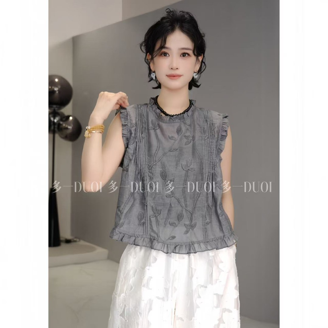 多一“含煙”2025夏季復(fù)古休閑花邊娃娃領(lǐng)立體植物設(shè)計(jì)百搭上衣