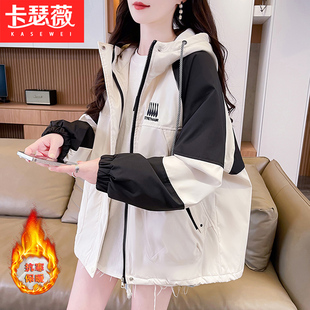 连帽工装外套少女2025冬装新款初中高中学生韩版宽松拼色棉衣棉袄