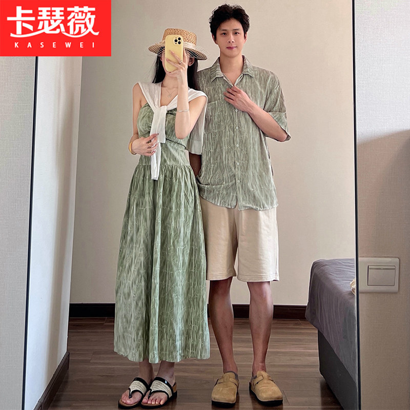 情侣装2026夏季碎花女吊带裙法式收腰海边度假风沙滩裙一裙一衣潮