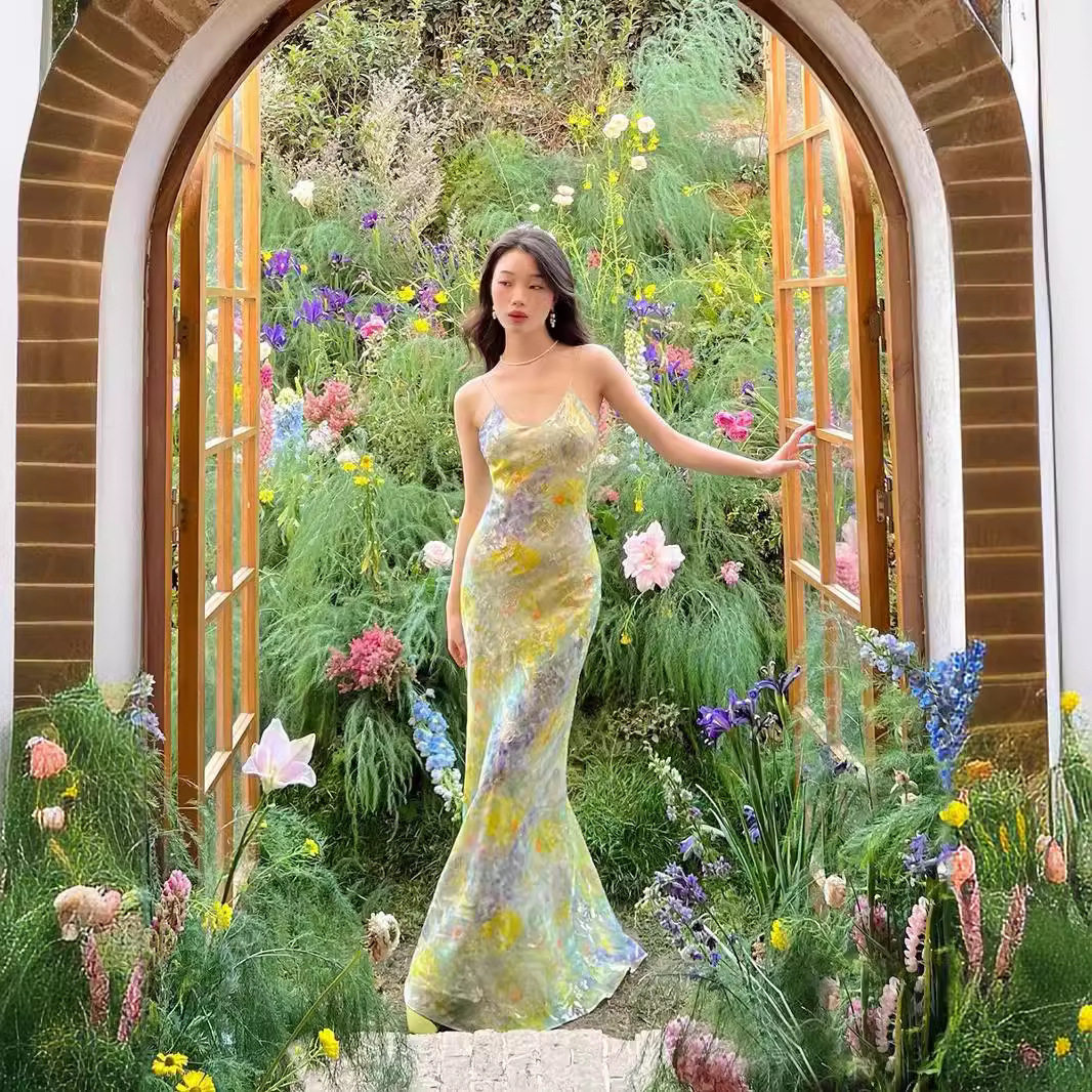 女装夏季新款法式复古莫奈花园油画真丝吊带连衣裙桑蚕丝鱼尾裙子