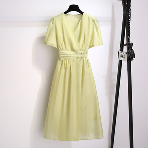 果绿色天丝连衣裙2024新款夏季法式气质女装高级感v领新中式裙子