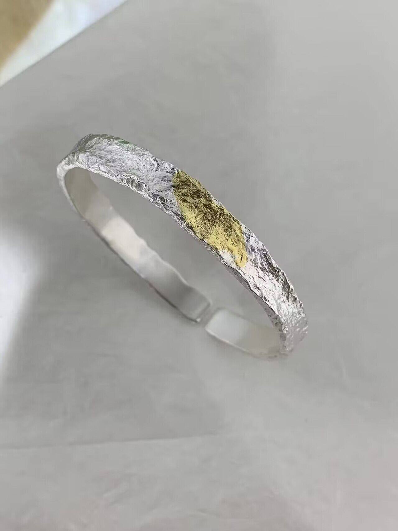 手工999纯银石纹贴金开口手镯