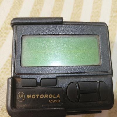 摩托罗拉老古董，买回去给子孙，重孙当宝。一代传一代，真的好p