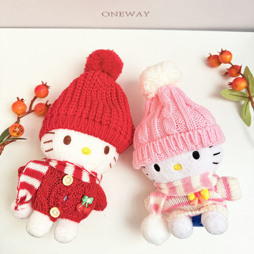 志龙同款凯蒂猫挂件针织衫娃衣樱桃红木扣毛衣三件套KT着替12CM萌