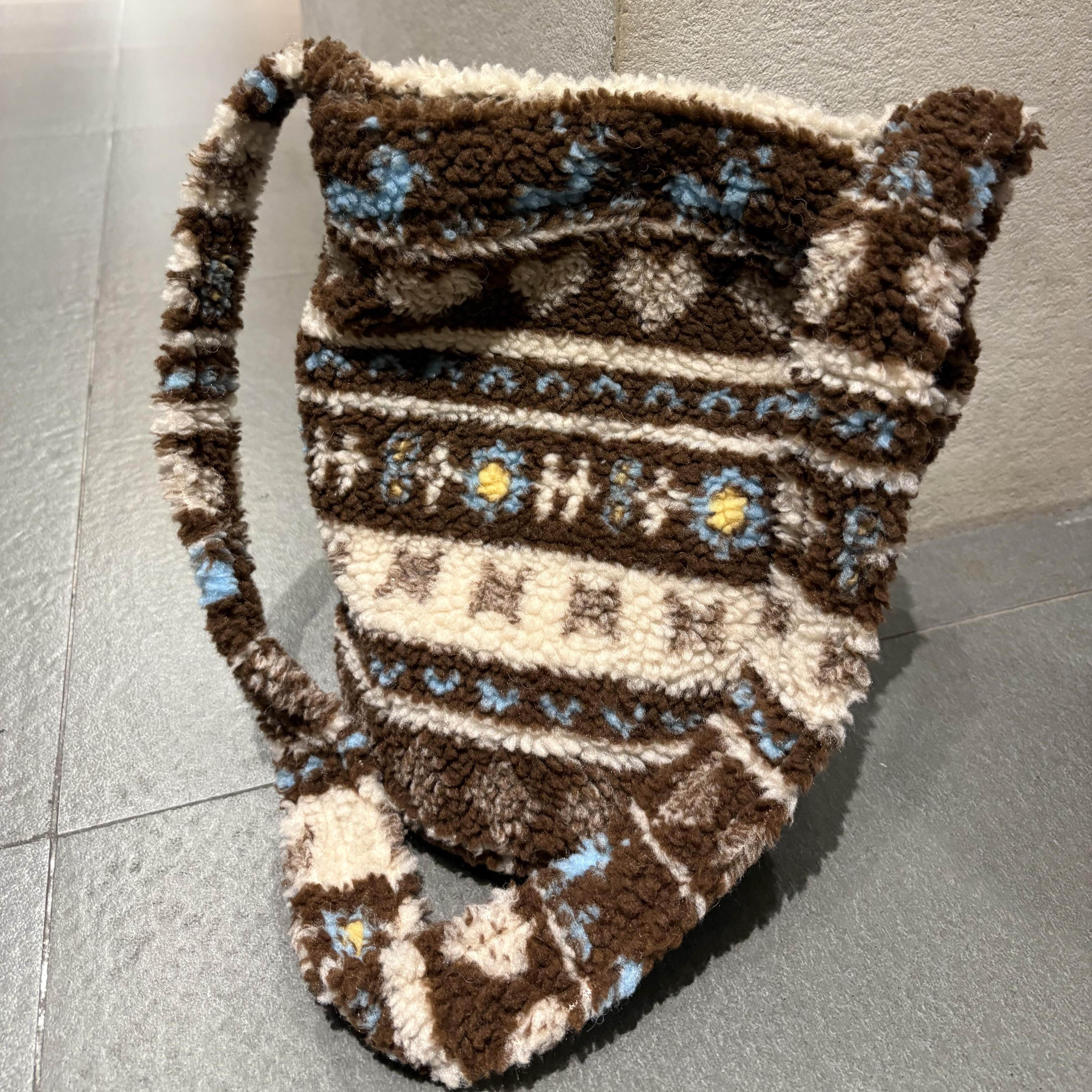 海盐小鹿·韩系毛绒斜挎包水桶包百搭通勤休闲包学生党包包放iPad