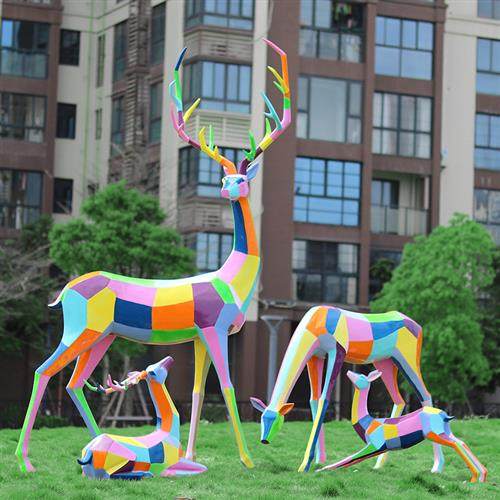 玻璃钢彩绘几何梅花鹿雕塑小区鹿小品摆件户外园林景观草坪装饰