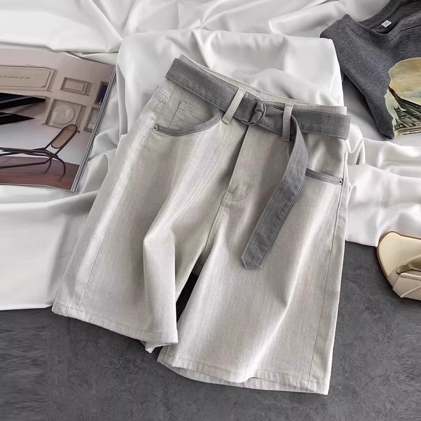 浅灰色牛仔短裤女2026夏季薄款大尺码宽松小个子遮胯显瘦a字五分