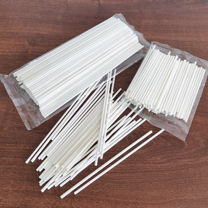 烘焙巧克力白色甜品台