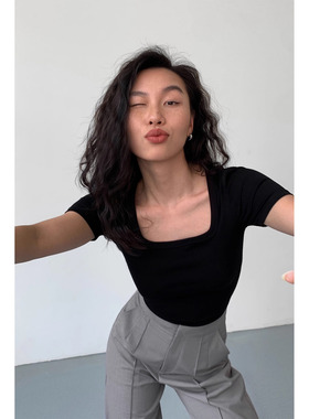 NEVA HU 黑色方领短袖t恤女修身夏季新款紧身显瘦内搭打底衫