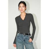 t恤女修身 NEVA 显瘦纯色针织上衣 黑色长袖 V领打底衫 曼城故事