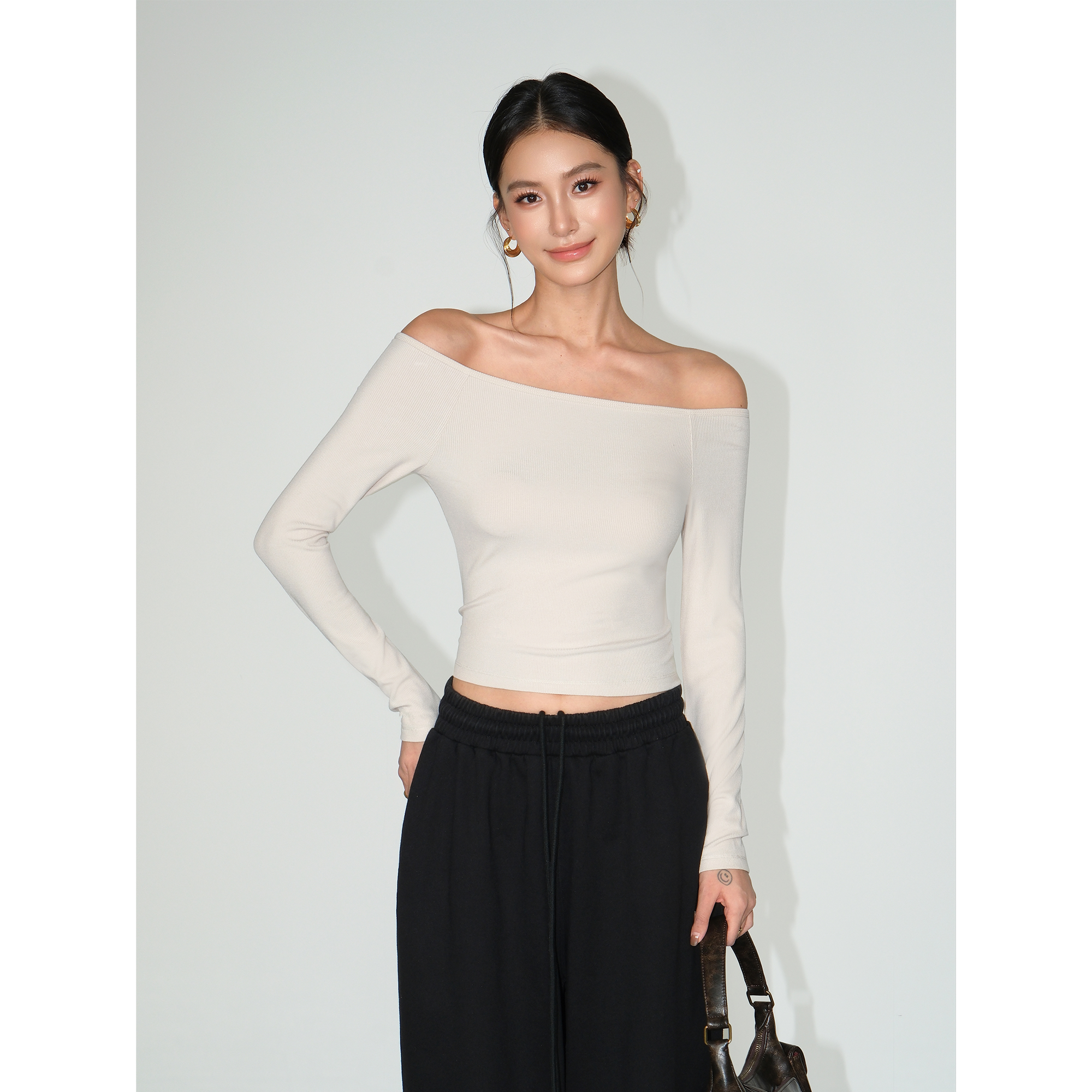 一字肩长袖针织衫短款露肩上衣