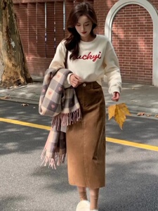 美拉德穿搭一整套女秋冬时尚百搭洋气加绒卫衣高腰半身裙两件套潮
